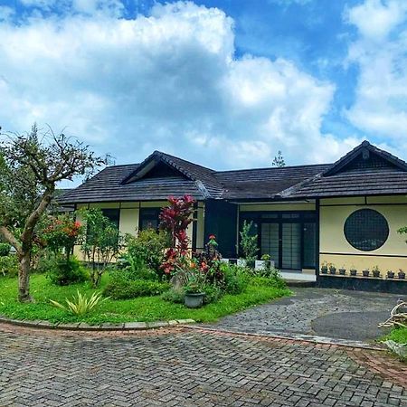 Designer Villa Osaka Puncak Εξωτερικό φωτογραφία