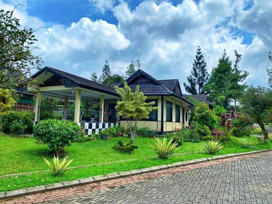 Designer Villa Osaka Puncak Εξωτερικό φωτογραφία