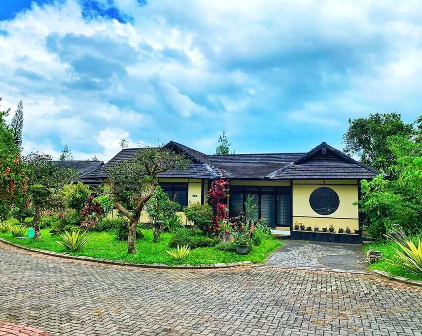 Designer Villa Osaka Puncak Εξωτερικό φωτογραφία
