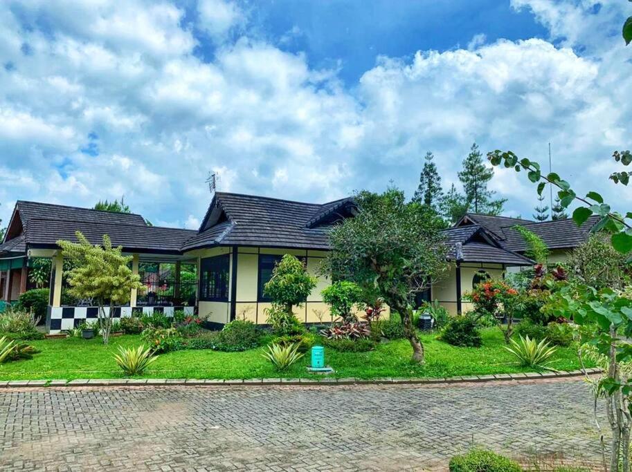 Designer Villa Osaka Puncak Εξωτερικό φωτογραφία
