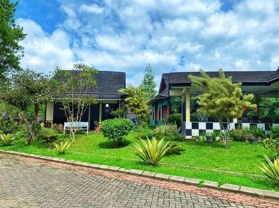 Designer Villa Osaka Puncak Εξωτερικό φωτογραφία