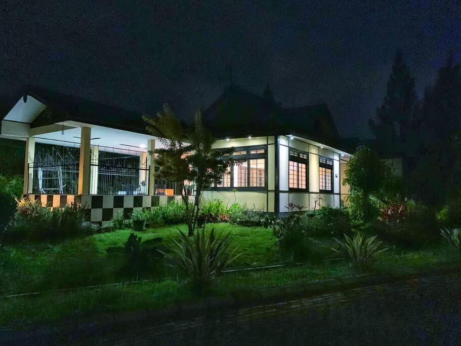 Designer Villa Osaka Puncak Εξωτερικό φωτογραφία